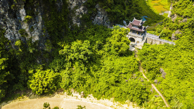 am tien pagoda ninh binh